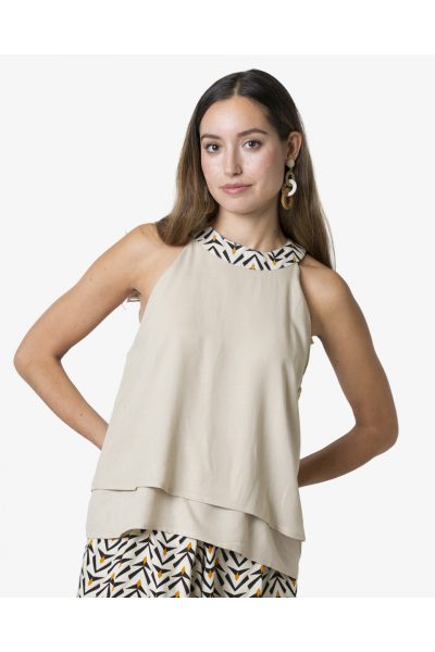 Top doble tela con cuello étnico beige