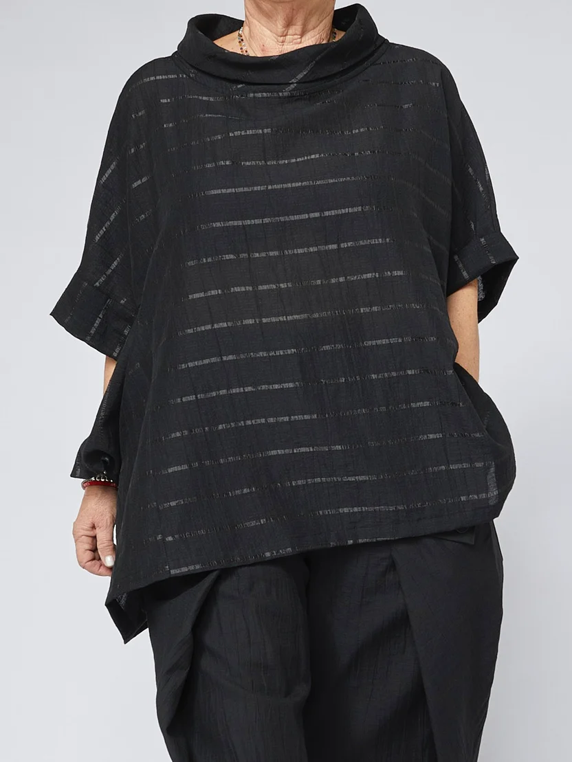 Camisa negra asimétrica cuello amplio Wendy Trendy