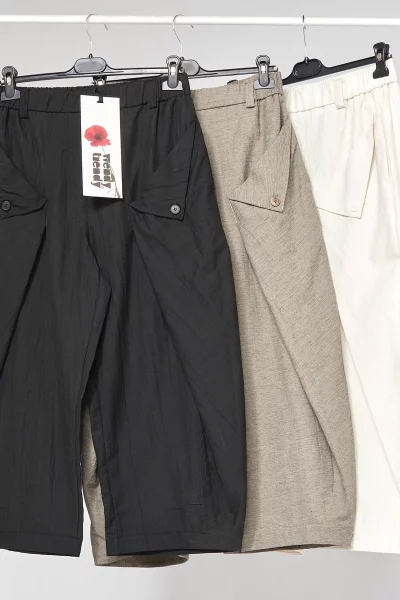 Pantalón negro con pliegues y botón Wendy Trendy