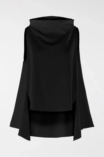 Chaleco negro asimétrico cuello alto Wendy Trendy