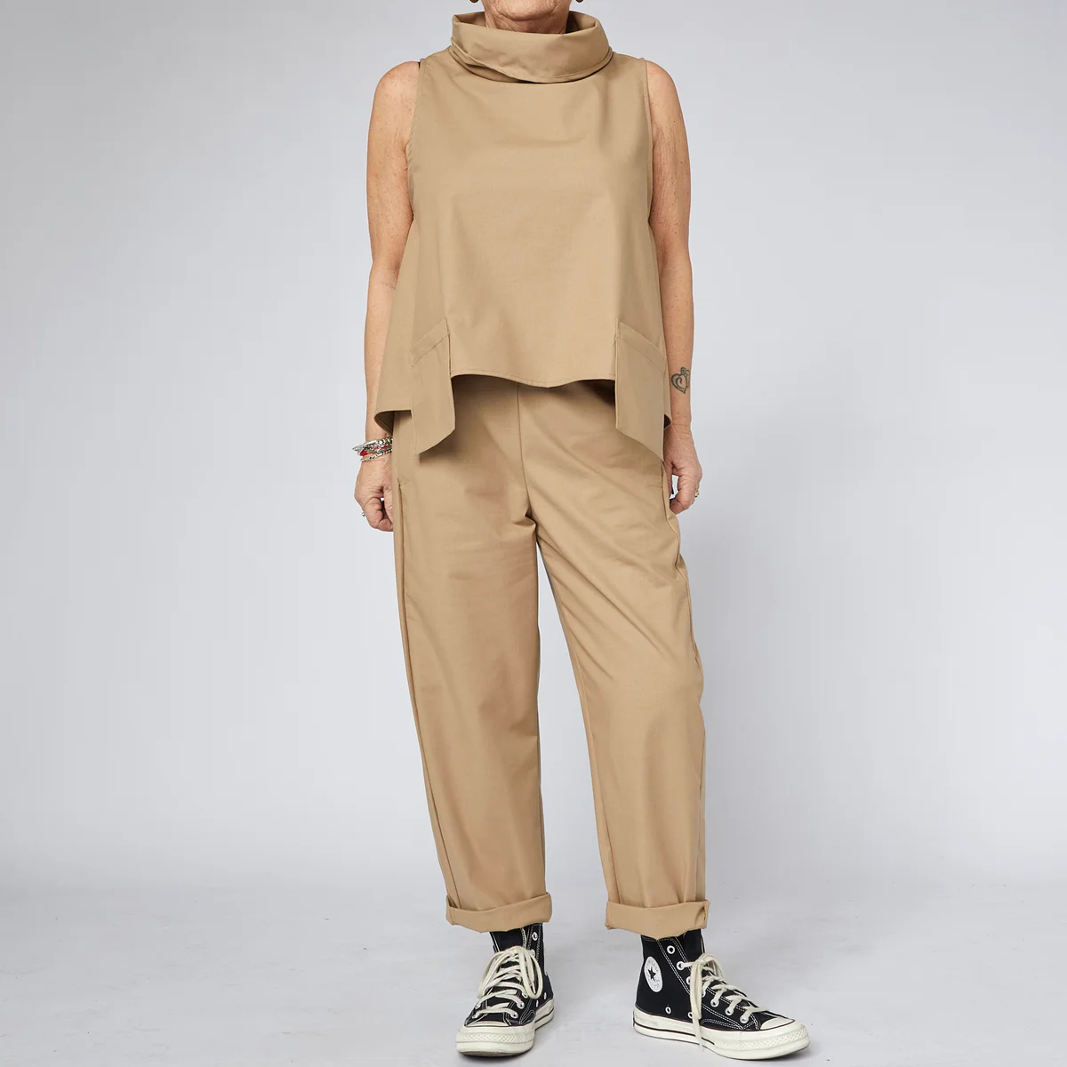 Blusa marrón con bolsillos asimétrica Wendy Trendy